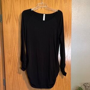 REDUCED!! Vanilla Bay Black Large Long Sleeve Tunic Top